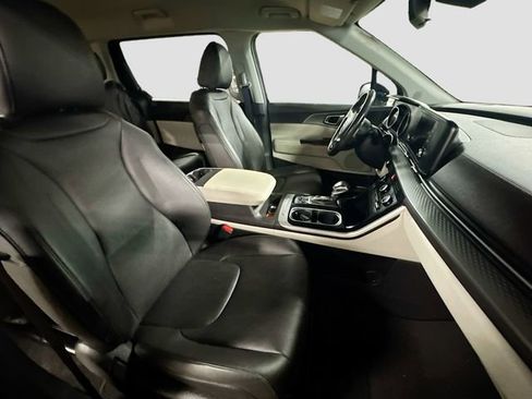 Used 2024 Kia Carnival LX image 29