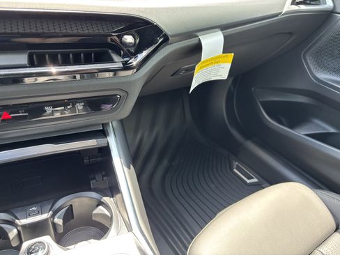 Used 2025 BMW 230i xDrive Coupe w/ Convenience Package image 17