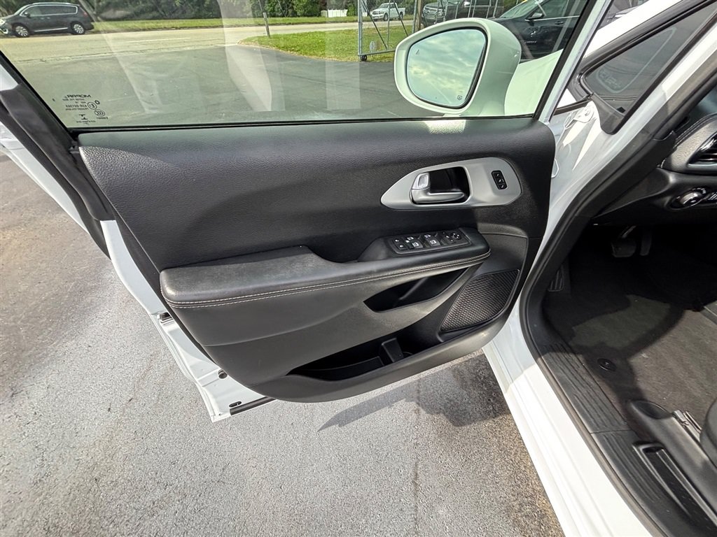 Used 2020 Chrysler Pacifica Limited w/ S Appearance Package FWD image 15