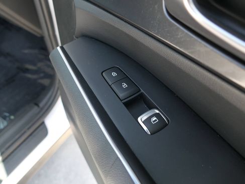 Used 2023 Kia Sorento LX FWD image 25