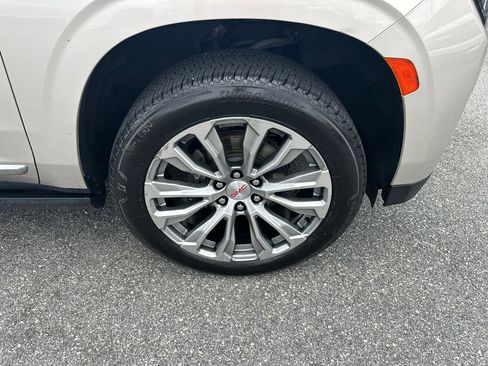 Used 2021 GMC Yukon XL Denali w/ Denali Premium Package RWD image 12