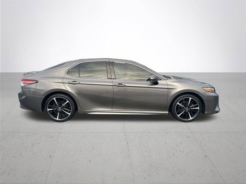 Used 2018 Toyota Camry XSE image 6