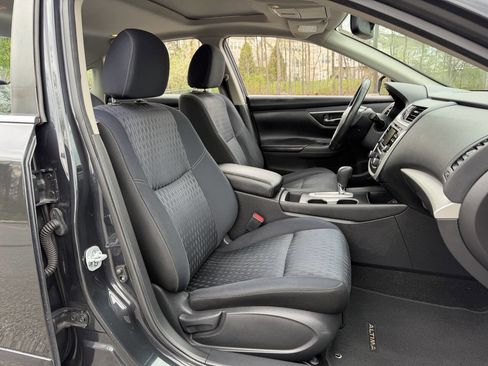 Used 2016 Nissan Altima 2.5 SV w/ Convenience Package image 24
