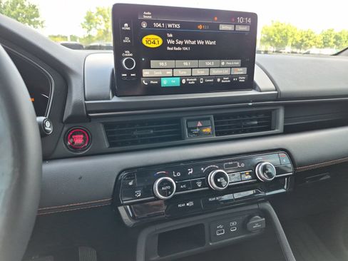 Used 2023 Honda Pilot TrailSport image 12