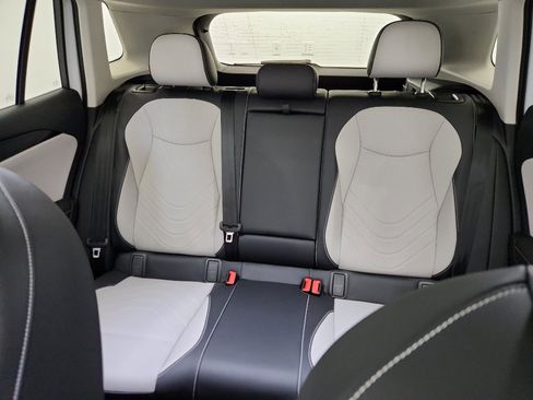 New 2025 Volkswagen Tiguan SE image 31