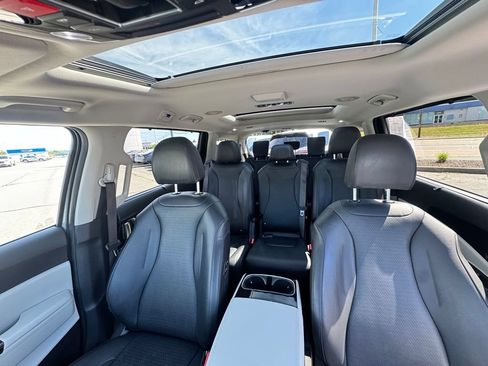 Used 2024 Kia Carnival SX Prestige FWD image 23