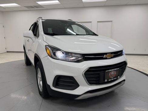Used 2018 Chevrolet Trax LT w/ LT Convenience Package image 1