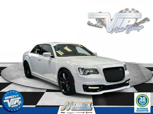 Certified 2023 Chrysler 300 C image 1