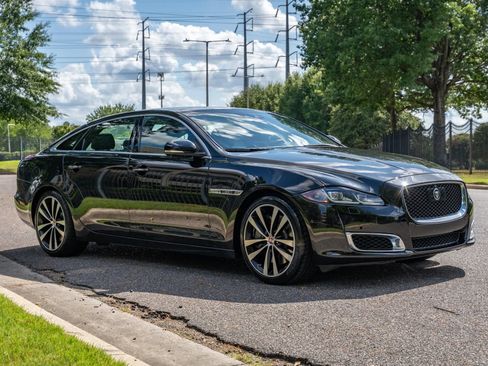 Used 2019 Jaguar XJ L Supercharged RWD image 4
