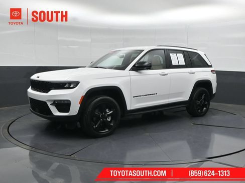 Used 2023 Jeep Grand Cherokee Limited w/ Luxury Tech Group II AWD/4WD image 6