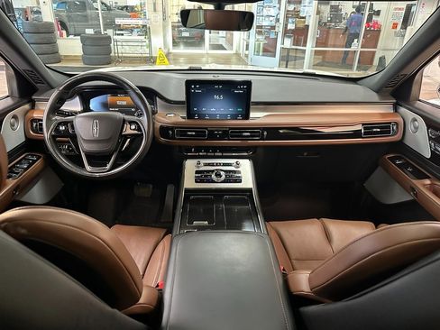 Used 2024 Lincoln Aviator Reserve w/ Equipment Group 201A image 12