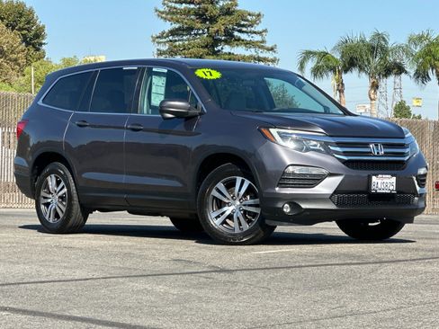 Used 2017 Honda Pilot EX image 2