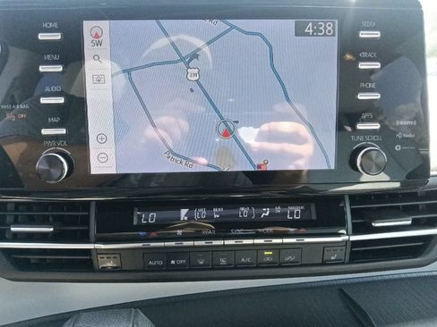 Used 2023 Toyota Sienna XSE FWD image 21