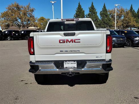 Used 2024 GMC Sierra 1500 SLT image 9