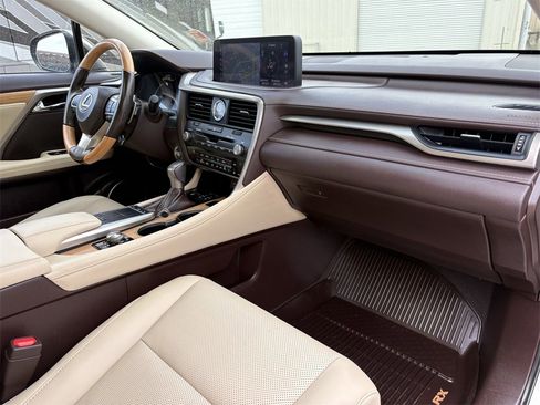 Used 2020 Lexus RX 350L Premium w/ Premium Package image 31