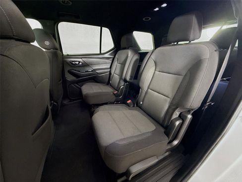 Used 2023 Chevrolet Traverse LT image 32