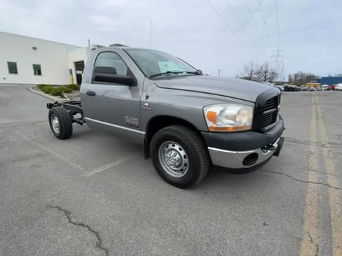 Used 2006 Dodge Ram 2500 Truck ST w/ Trailer Tow Group RWD image 2