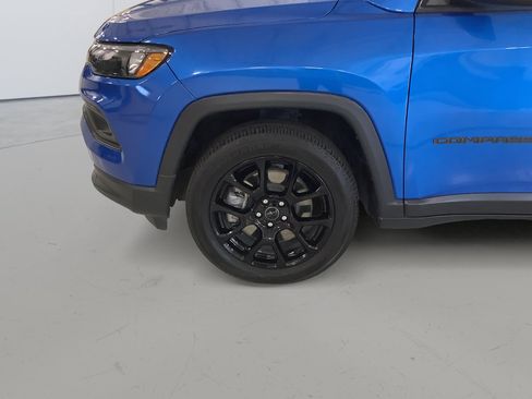 Used 2025 Jeep Compass Latitude w/ Altitude Special Edition AWD/4WD image 9
