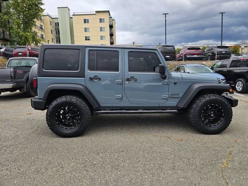 Used 2015 Jeep Wrangler Unlimited Sport w/ Quick Order Package 23S AWD/4WD image 9