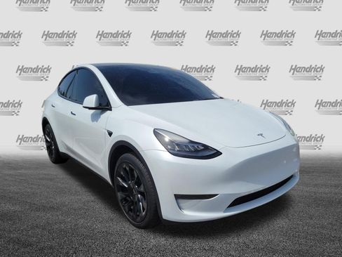 Used 2023 Tesla Model Y AWD image 2