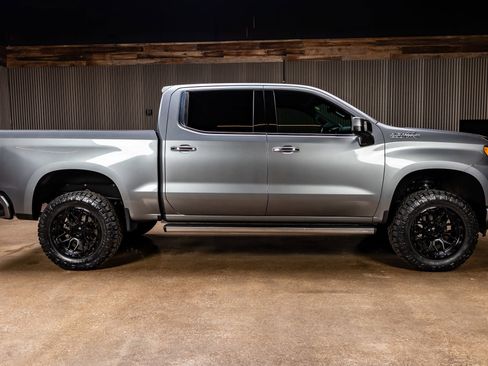 Used 2021 Chevrolet Silverado 1500 High Country w/ Technology Package image 11