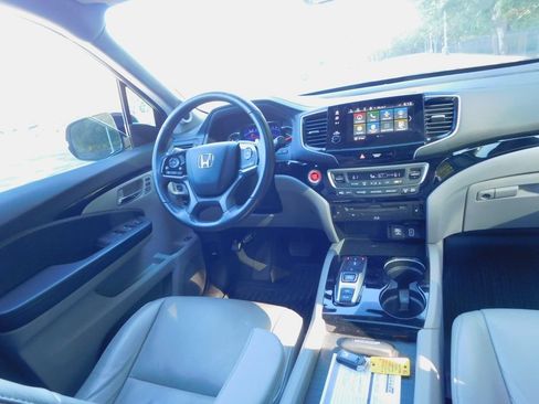 Certified 2020 Honda Pilot Touring image 2