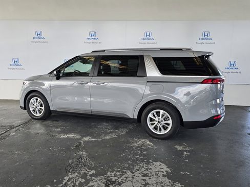 Used 2024 Kia Carnival LX image 4