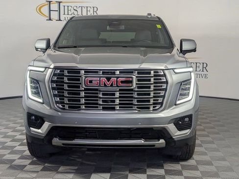 Used 2025 GMC Yukon XL Denali AWD/4WD image 3