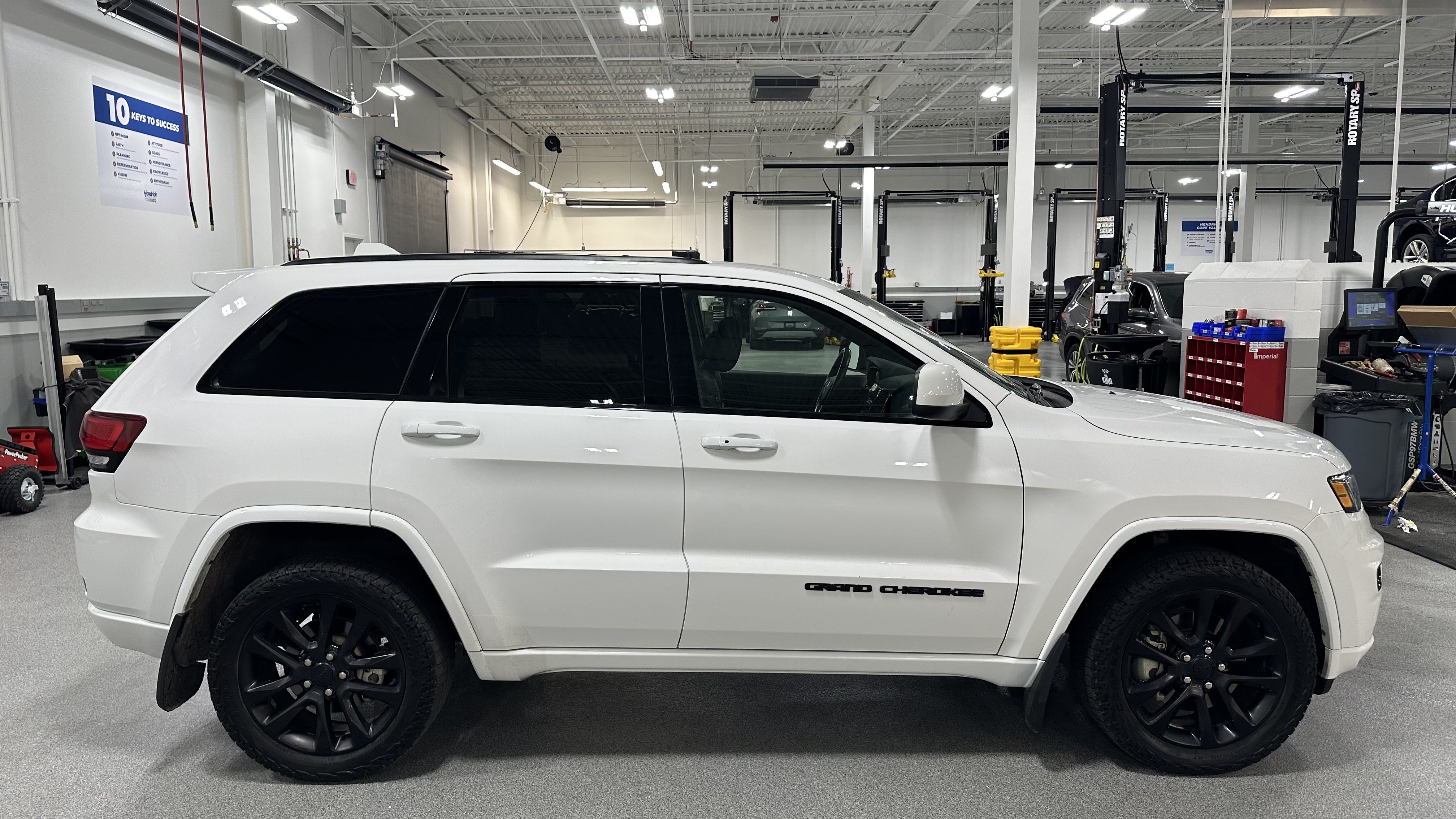 Used 2021 Jeep Grand Cherokee Laredo X AWD/4WD image 11