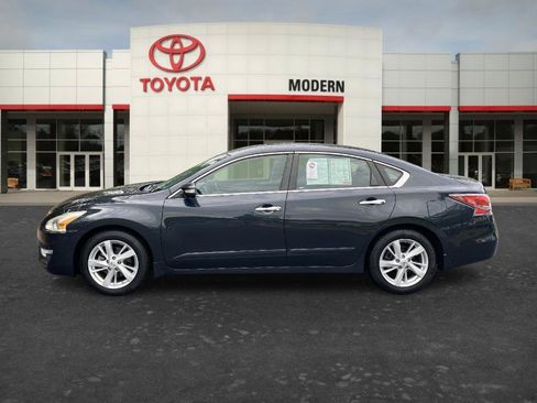 Used 2015 Nissan Altima 2.5 SV w/ Convenience Package FWD image 12