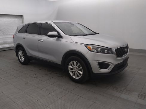 Used 2017 Kia Sorento L FWD image 11