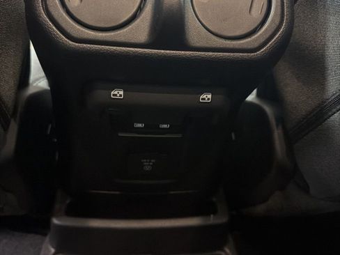 Used 2025 Jeep Wrangler Unlimited Sahara AWD/4WD image 28