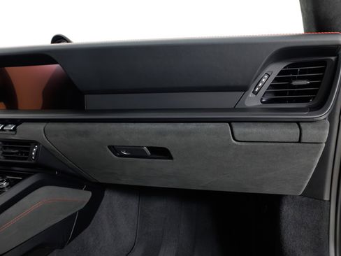 Used 2025 Porsche 911 GT3 RWD image 40