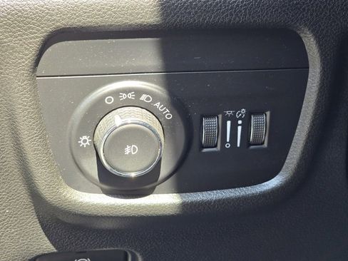 Used 2022 Jeep Grand Cherokee L Limited image 21