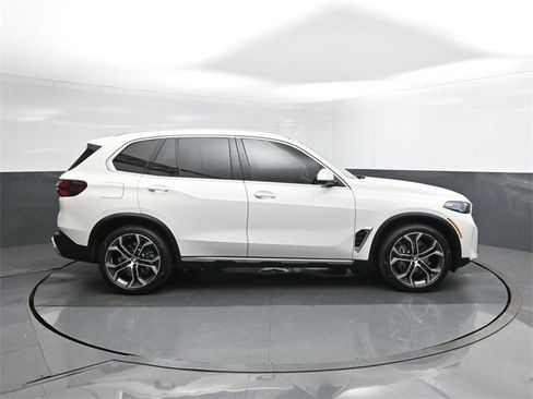 Used 2026 BMW X5 xDrive40i w/ Climate Comfort Package image 26