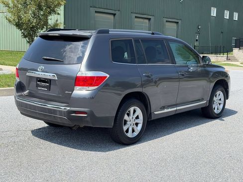Used 2011 Toyota Highlander 4WD w/ Tow Pkg image 7