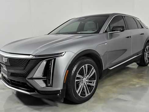 Used 2024 Cadillac Lyriq Luxury AWD/4WD image 6
