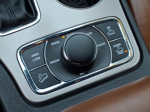 Used 2021 Jeep Grand Cherokee Overland AWD/4WD image 27