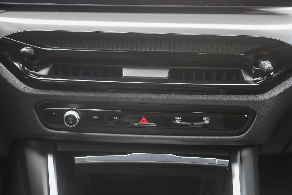 Used 2026 BMW M340i Sedan w/ Premium Package RWD image 10