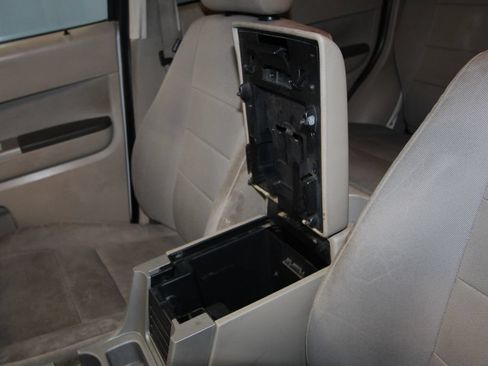 Used 2011 Ford Escape XLT w/ 201A Rapid Spec Order Code FWD image 17