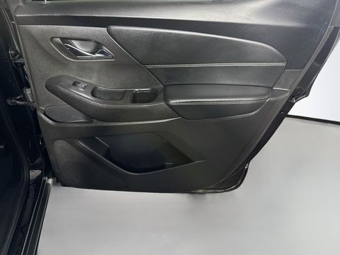 Used 2021 Chevrolet Traverse LS FWD image 28