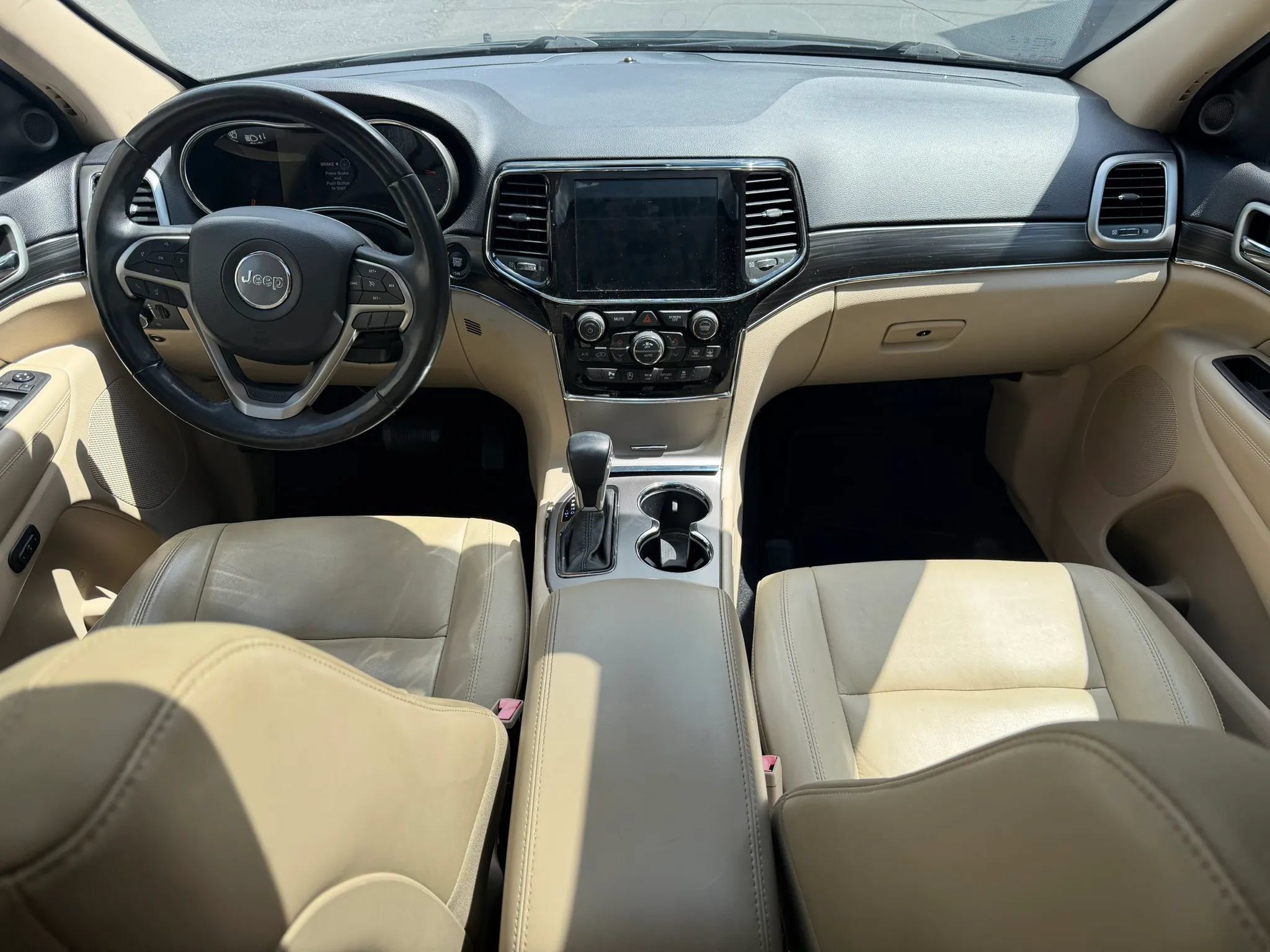 Used 2019 Jeep Grand Cherokee Limited AWD/4WD image 12