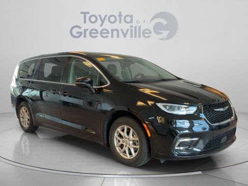 Used 2024 Chrysler Pacifica Touring-L FWD image 8