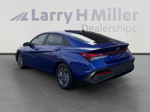 Certified 2024 Hyundai Elantra SEL FWD image 3