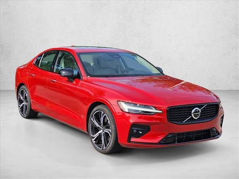 Used 2024 Volvo S60 B5 Plus w/ Climate Package FWD image 3