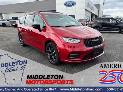 Used 2025 Chrysler Pacifica Limited