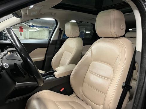 Used 2017 Jaguar F-PACE Prestige AWD/4WD image 19