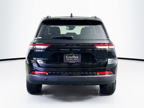 Used 2023 Jeep Grand Cherokee Limited w/ Black Appearance Package image 7