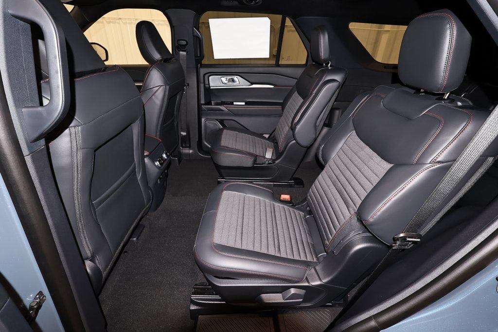 New 2026 Ford Explorer ST-Line w/ ST-Line Street Pack AWD/4WD image 15
