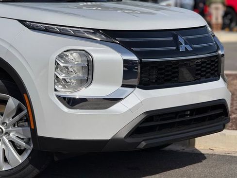 New 2026 Mitsubishi Outlander ES FWD image 4